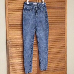 SO Women's Acid Wash Blue Jeggings